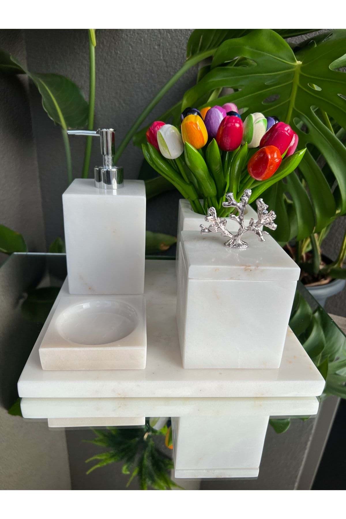 Dekoratif Beyaz Mermer Düz Kare Gümüş Mercan Detaylı 5 Li Banyo Seti Takımı resmi