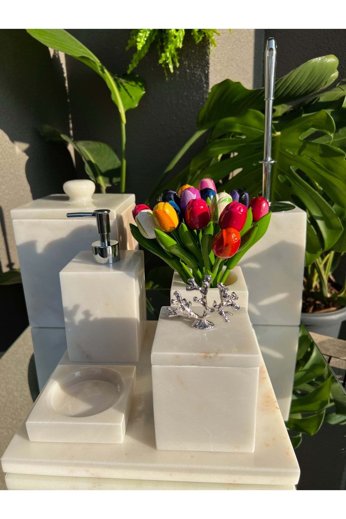 Dekoratif Beyaz Mermer Gümüş Uçan Geyık Detaylı 7 Li Kare Banyo Seti Takımı resmi