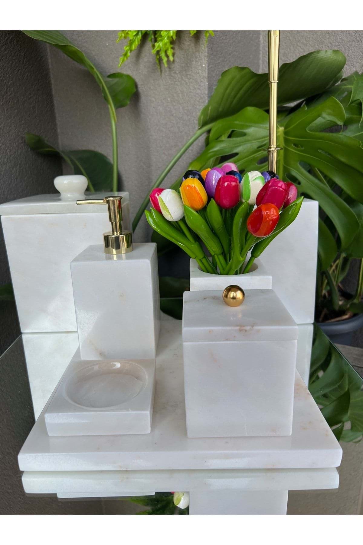 Dekoratif Beyaz Mermer Gold Top Detaylı 7 Li Kare Banyo Seti Takımı resmi