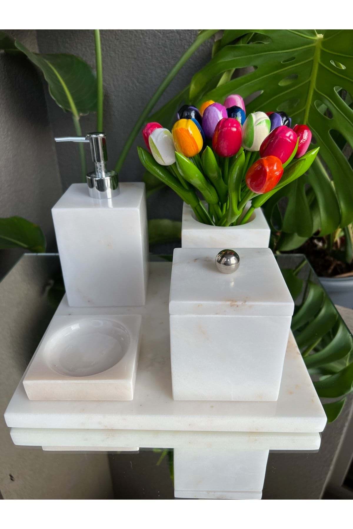 Dekoratif Beyaz Mermer Düz Kare Gümüş Top Detaylı 5 Li Banyo Seti Takımı resmi