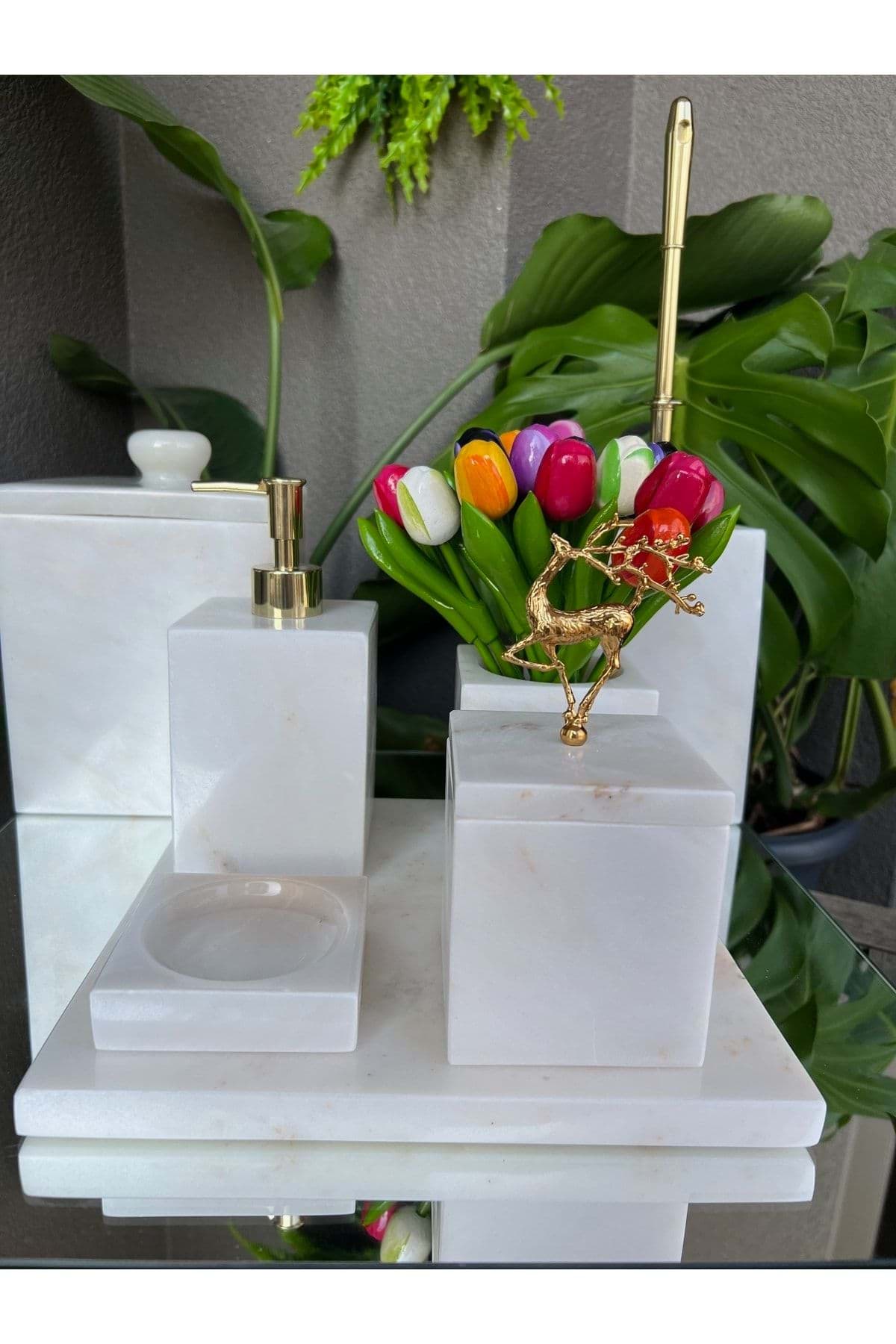 Dekoratif Beyaz Mermer Gold Uçan Geyık Detaylı 7 Li Kare Banyo Seti Takımı resmi