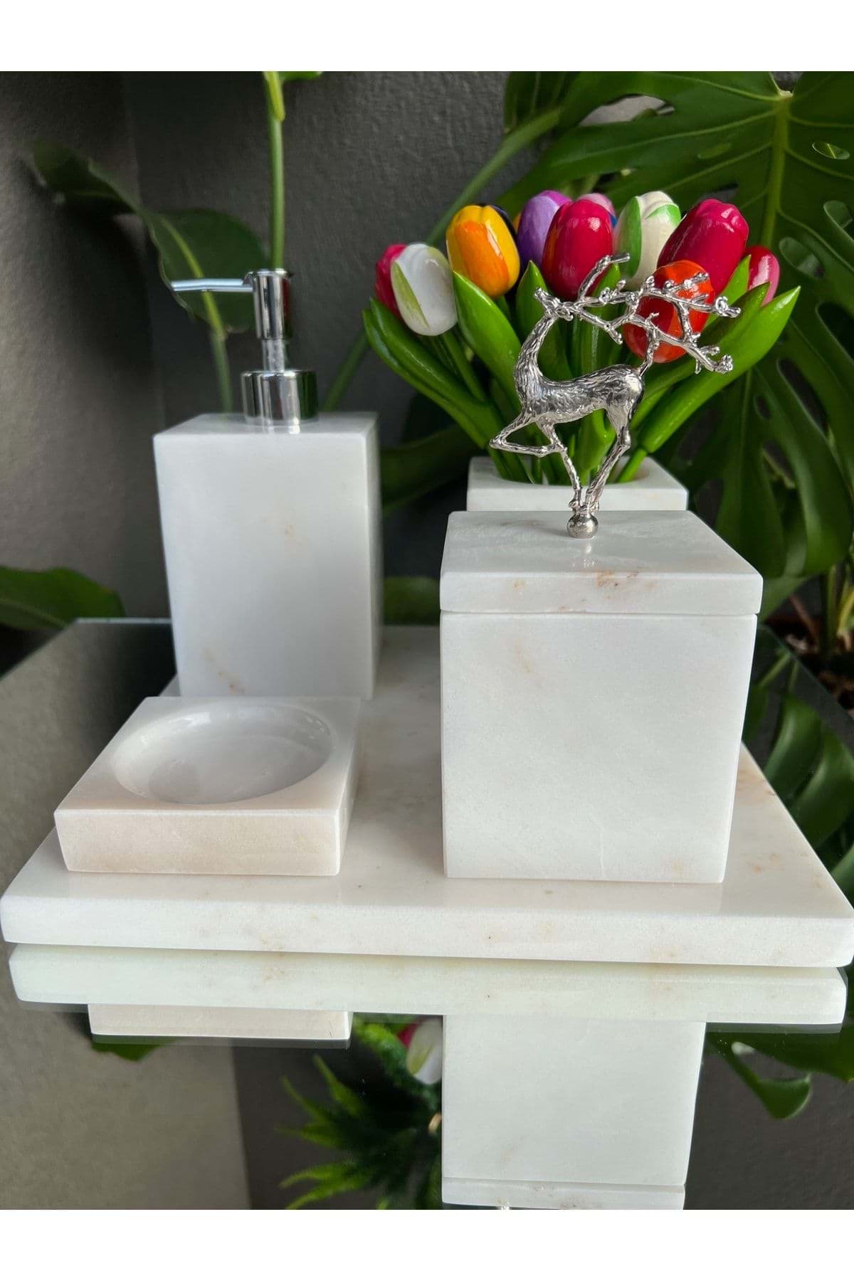 Dekoratif Beyaz Mermer Düz Kare Gümüş Uçan Geyik Detaylı 5 Li Banyo Seti Takımı resmi