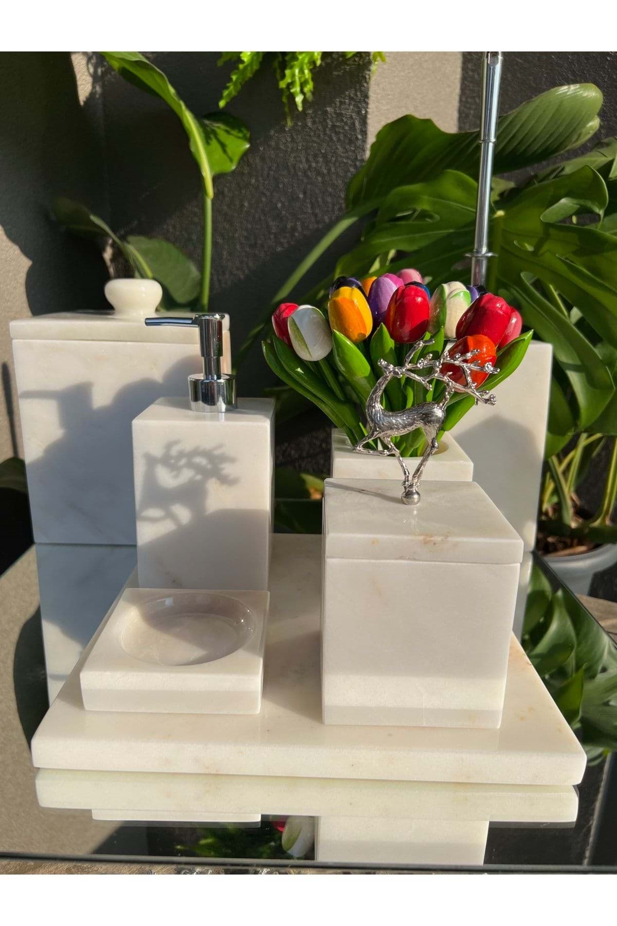 Dekoratif Beyaz Mermer Gümüş Uçan Geyık Detaylı 7 Li Kare Banyo Seti Takımı resmi