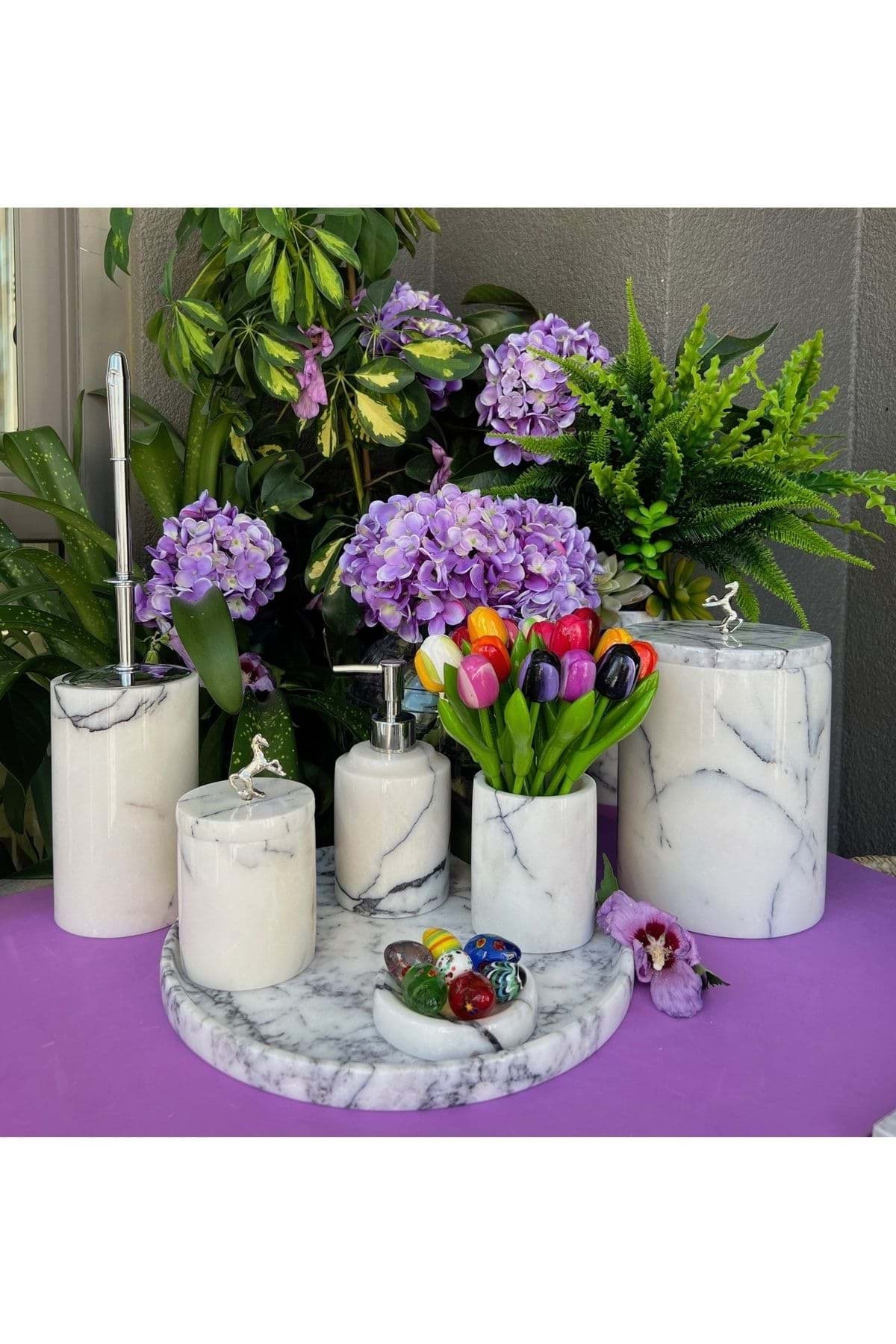 Dekoratif Leylak Beyaz Mermer Gümüş At Detaylı 7 Li Banyo Seti Takımı resmi