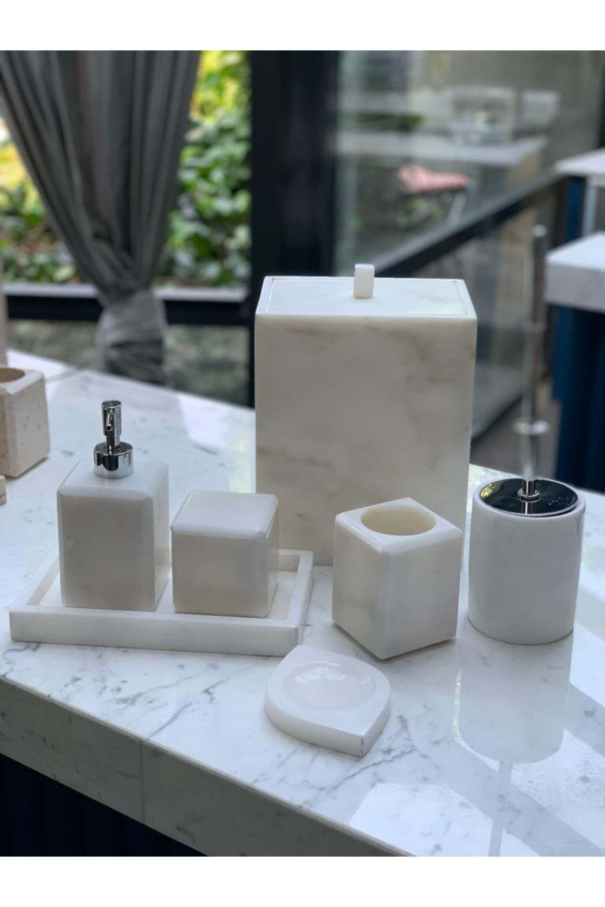 Dekoratif Beyaz Mermer Düz Kare Sılver Detaylı 7 Li Banyo Seti Takımı resmi