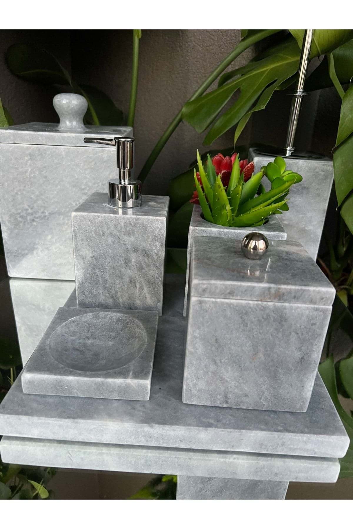 Dekoratif Gri Mermer Düz Kare Gümüş Detaylı 7 Li Banyo Seti Takımı resmi