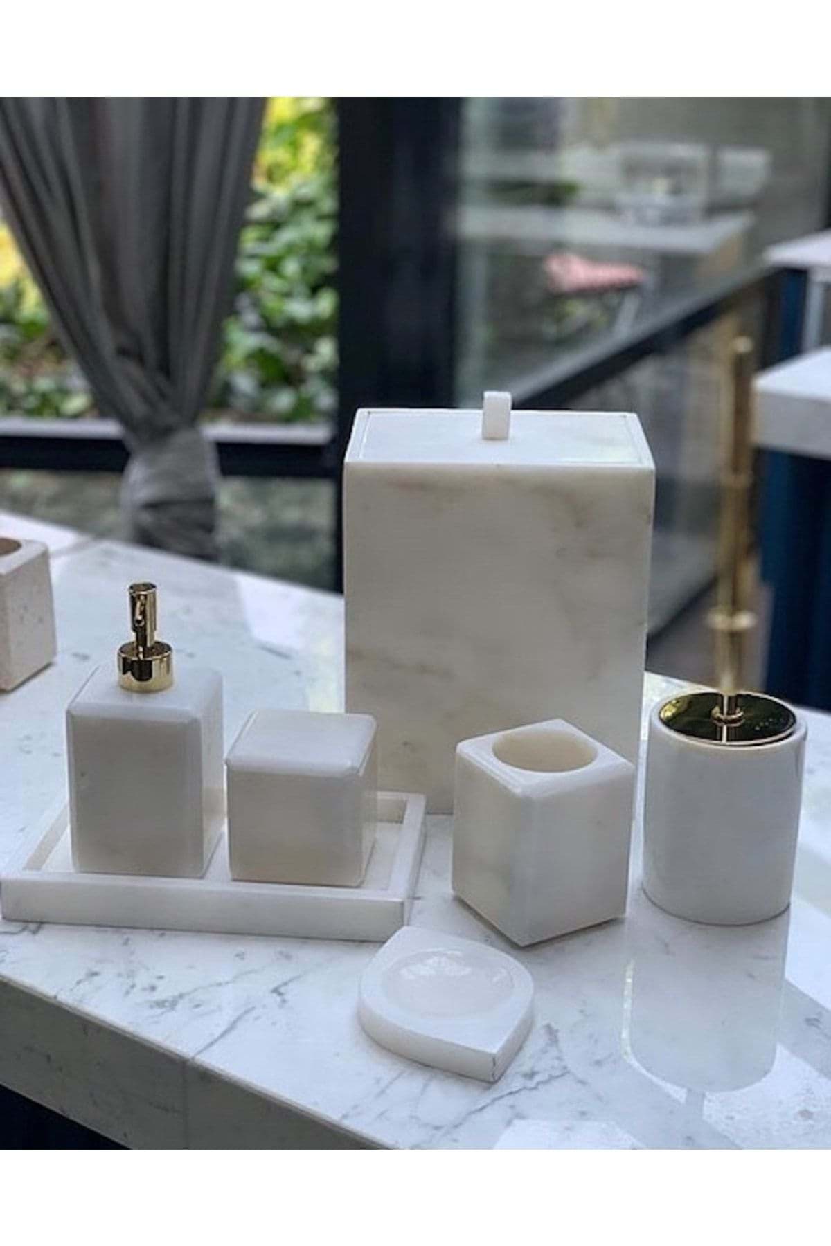 Dekoratif Beyaz Mermer Düz Kare Gold Detaylı 7 Li Banyo Seti Takımı resmi
